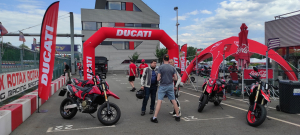 Okruhové testování Hypermotard 698 Mono
